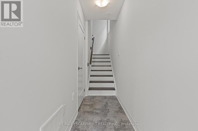 Building Photo - 62 Pogie Dr