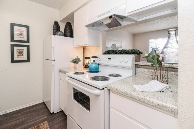 Kitchen - Emaret at Coastal Pointe