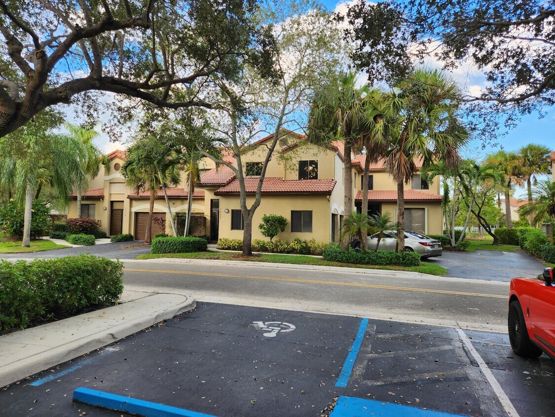 1032 NW 105th Ave, Plantation, FL 33322 Townhome Rentals in