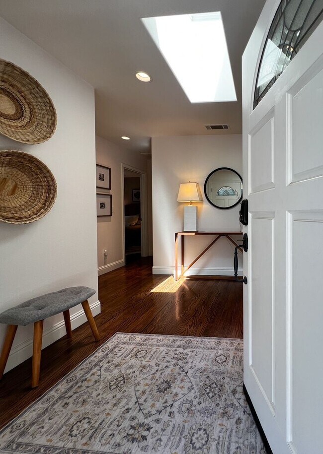 Foto del edificio - Wine Country Retreat with Guest Cottage & Vineyard Views