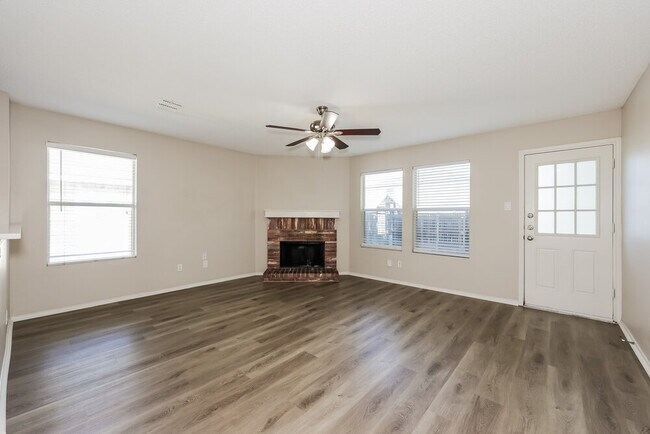 Foto del edificio - 8757 Garden Springs Dr