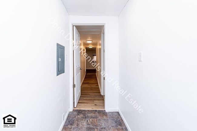 Building Photo - 209 S Ijams St