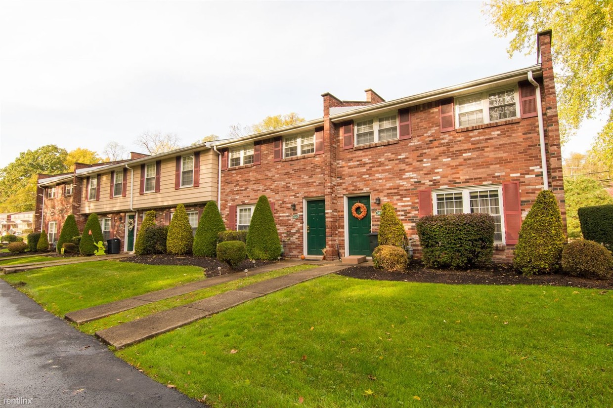 Primary Photo - 2 br, 1 bath Townhome - 319 Chapel Place