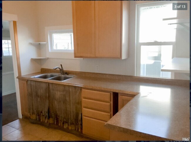 cocina, estufa de gas nueva, refrigerador - 407 Lincoln St