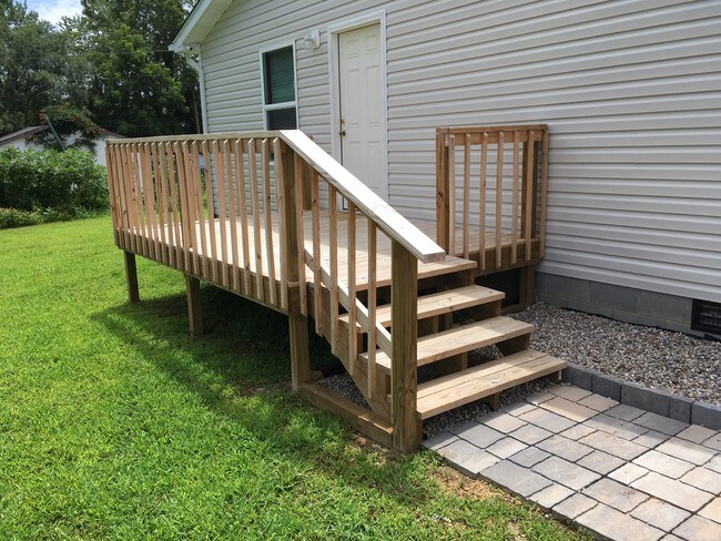 Building Photo - 889 American Greeting Card Rd