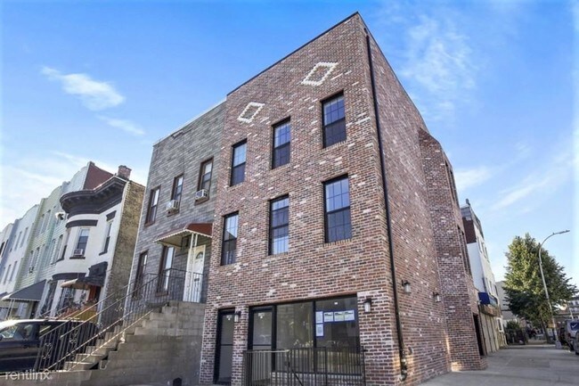 Building Photo - 3 br, 2 bath  - 1st floor 2nd floor