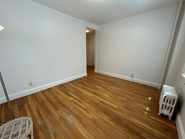 Building Photo - 48 Strathmore Rd