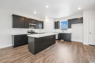 Building Photo - 696 Ryegrass Dr