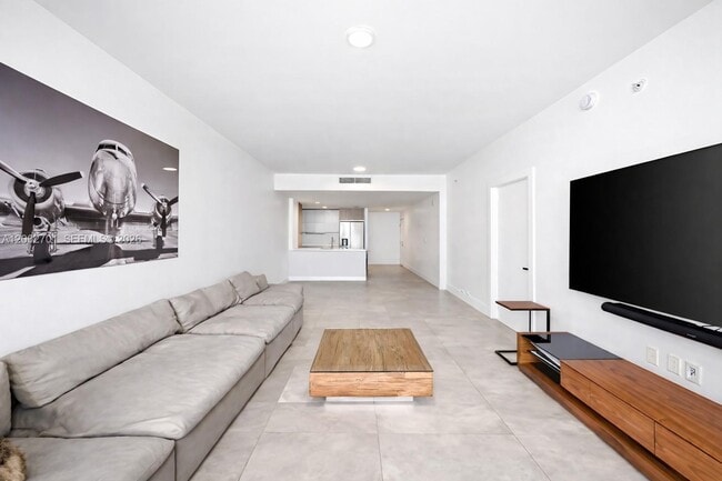 Foto del edificio - 600 NE 27th St