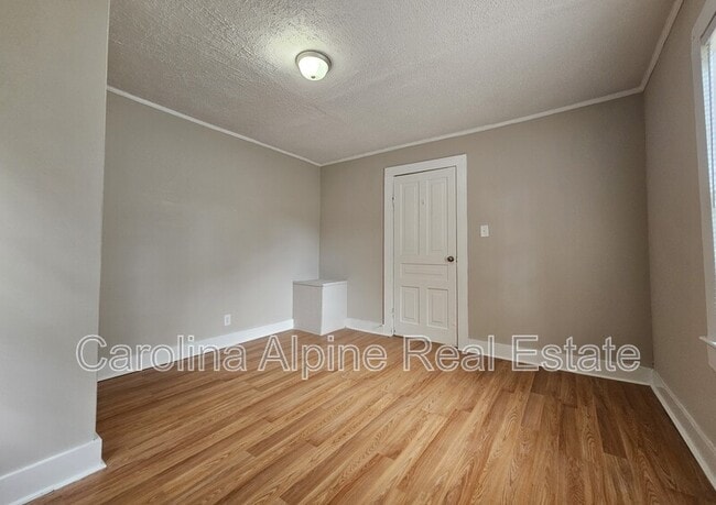 Building Photo - 701 S Lorraine St