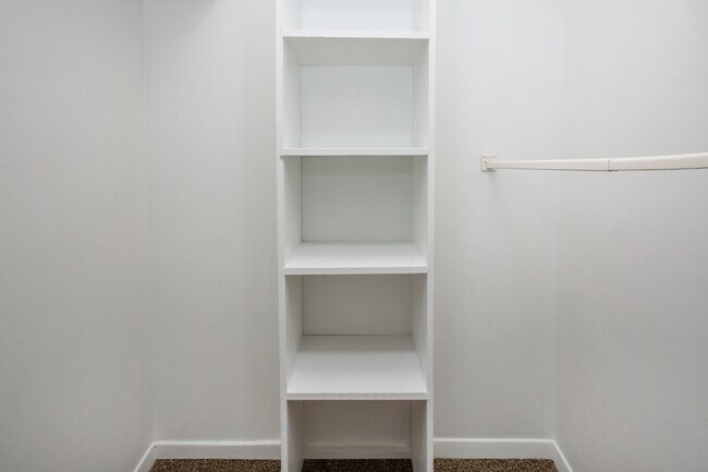 Building Photo - The Villas at Stone Creek