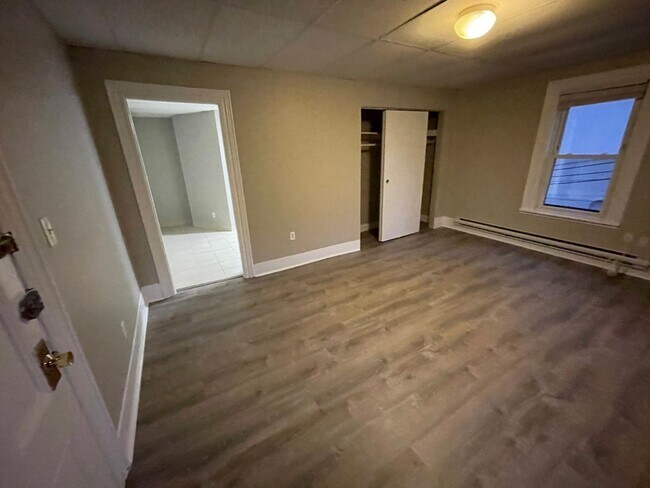 Building Photo - One Bedroom ** Newton Highlands Village ~ ...