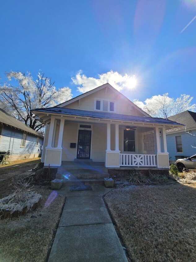 Primary Photo - 1807 Nelson Ave