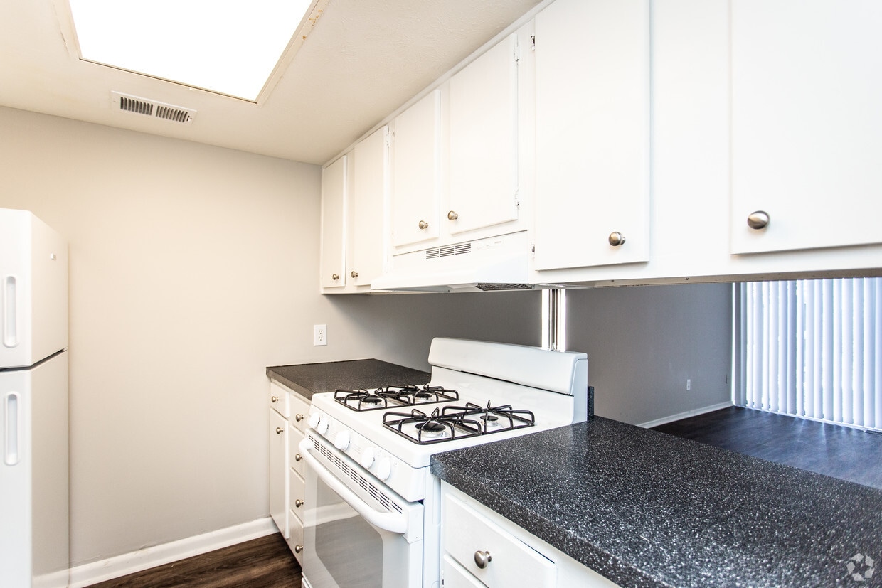 Lakeshore Cove - 2400 W Shore Blvd Columbus, OH 43232 | Apartments.com