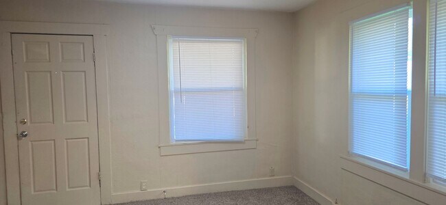 Foto del edificio - 2106 W Walnut St
