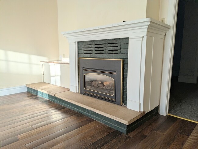 Building Photo - 169 S 200 W