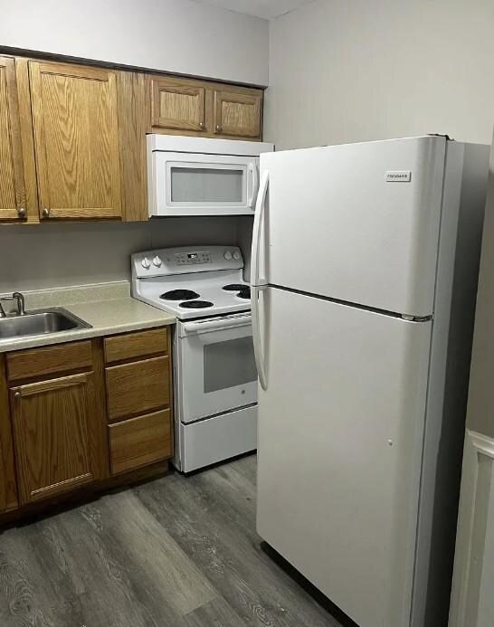 Foto del edificio - 7809 Dawn Rd