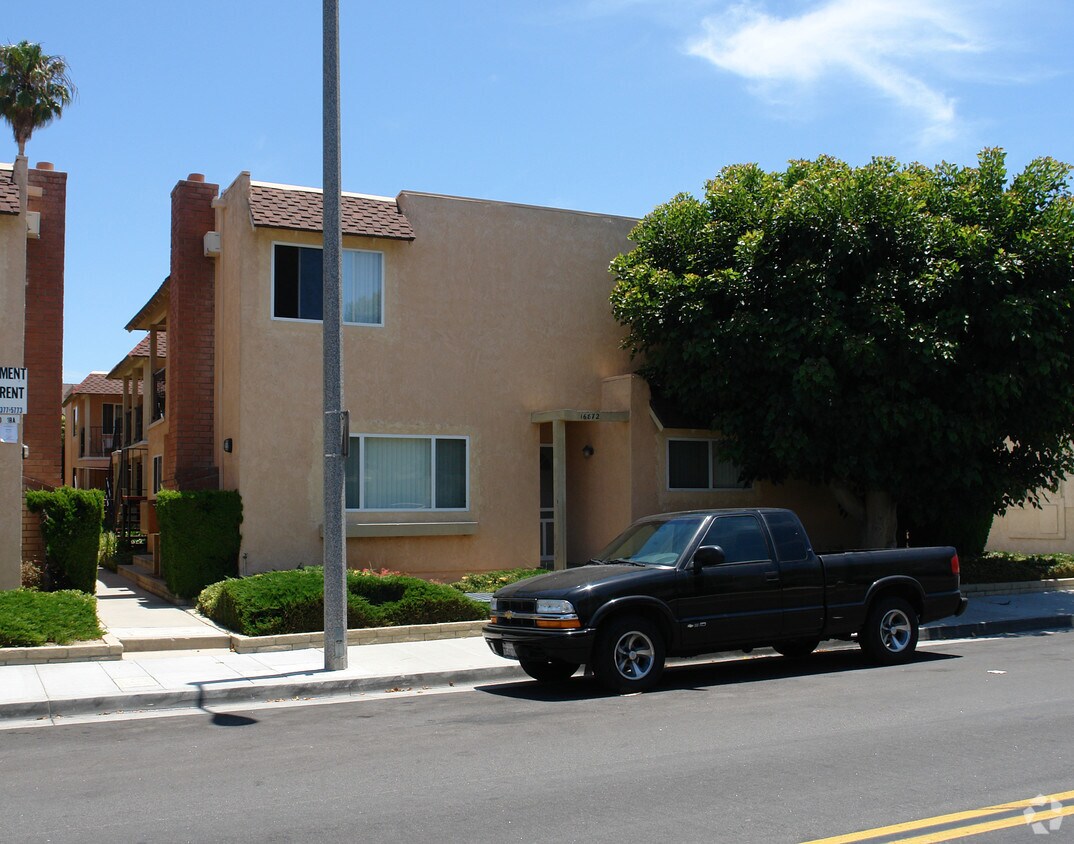 Building Photo - 16872 Lynn St