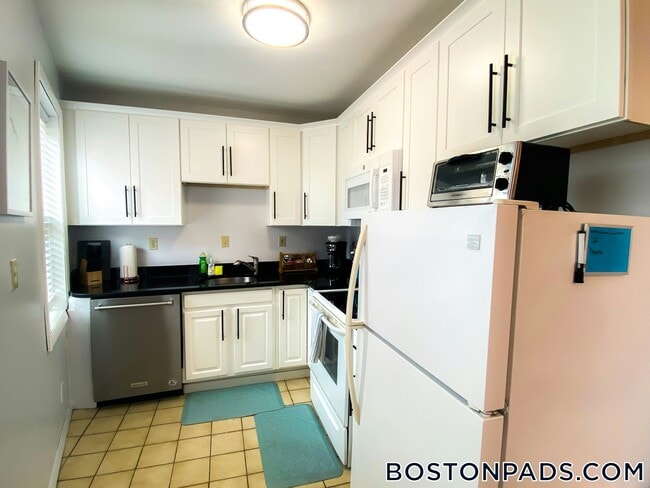 Building Photo - 1004 Tremont St