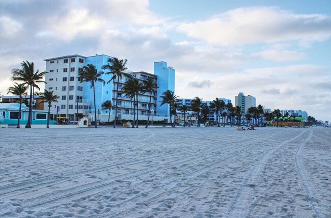 Building Photo - 324 Van Buren St