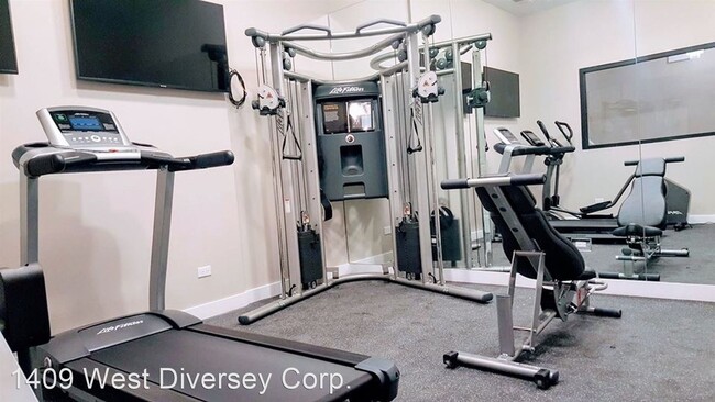Foto del edificio - 1409 W Diversey Pkwy