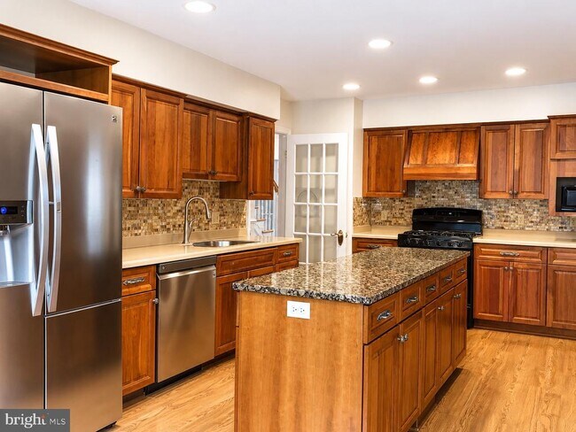 Foto del edificio - 7327 Yates Ct