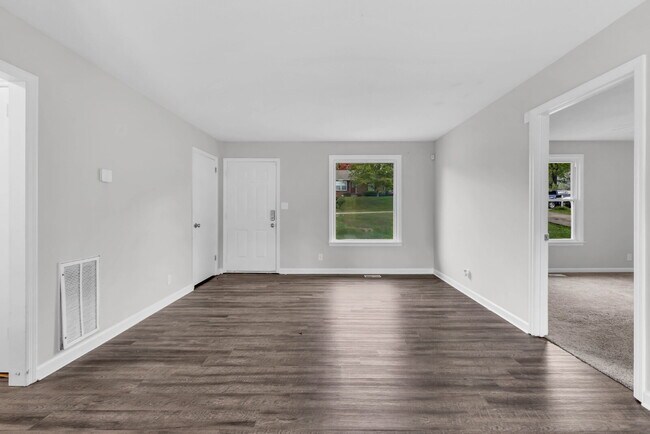 Foto del edificio - 3 Bedroom and 2 Bathroom with Finished Bas...