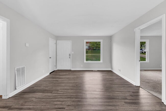 Foto del edificio - 3 Bedroom and 2 Bathroom with Finished Basement near Fort Campbell