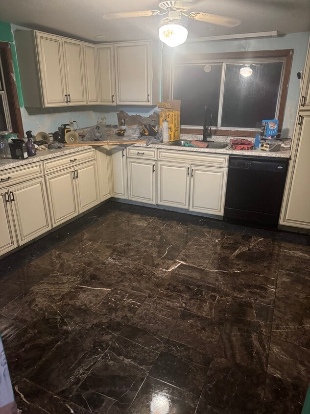 Building Photo - 636 Oakland Ave