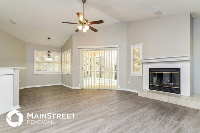 Foto del edificio - 812 Crestridge Dr