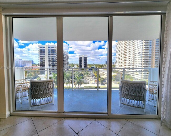 Foto del edificio - 2030 S Ocean Dr