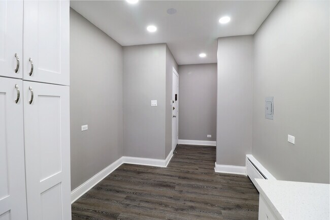 Foto del edificio - 6040 N Troy St