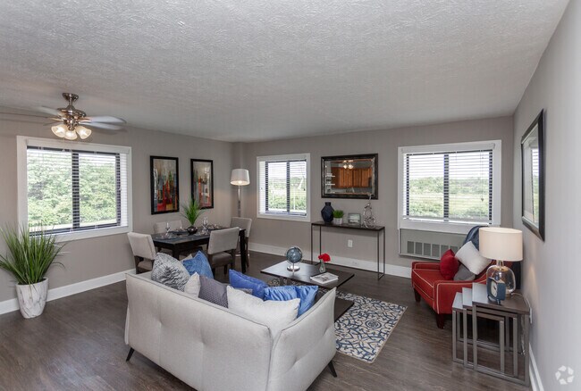 1HAB, 1BA - 672 ft² - River West Flats