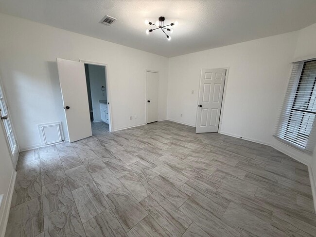 Building Photo - 4731 N Cashel Cir