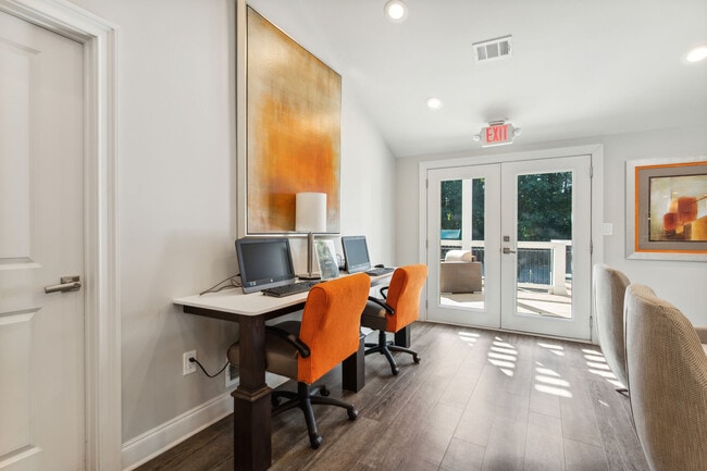 Building Photo - Spalding Bridge