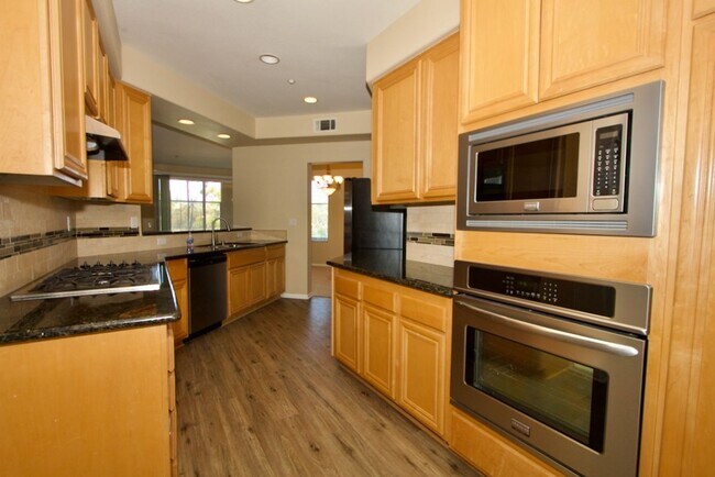 Foto del edificio - Carlsbad Condo West of 5 Freeway with Lagoon Views - Available June 1st!