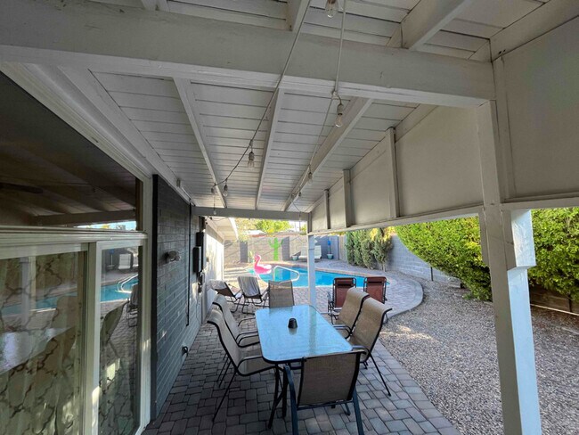 Foto del edificio - 2624 N 68th Pl