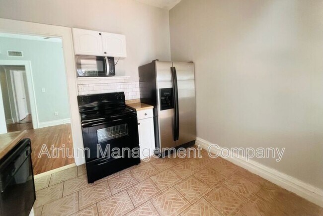 Building Photo - 408 W Howry Ave