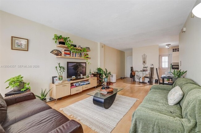 Photo - 1300 Lincoln Rd Apartment