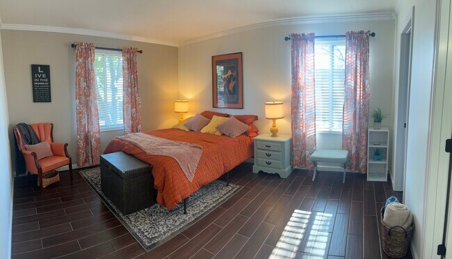 El dormitorio, lleno de luz, es precioso. - 2601 Hillsboro Pike