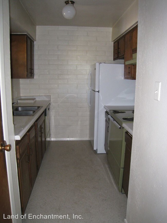 Foto del edificio - 5900 Marble Ave NE
