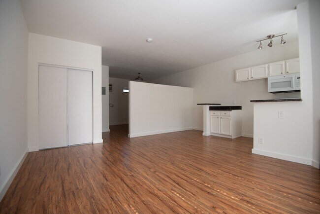 Foto del edificio - 5744 Colfax Ave