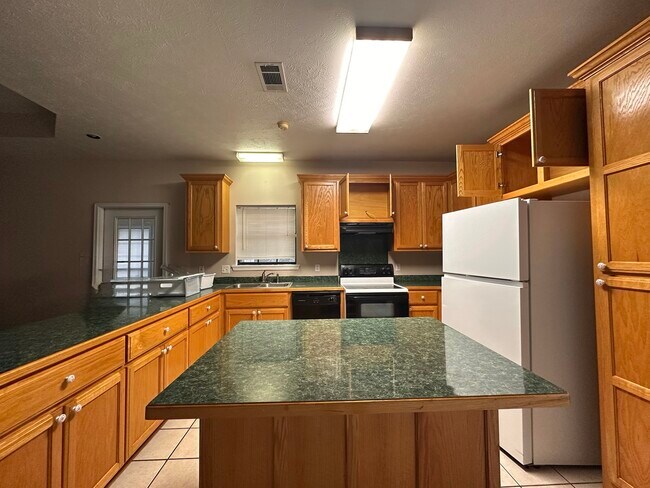 Foto del edificio - 1233 Port Arthur Terrace