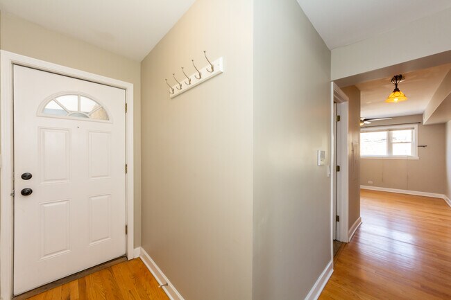 Foto del edificio - 2636 W Foster Ave
