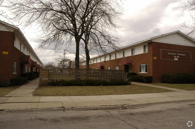 Foto del edificio - Courtyard Townhouses