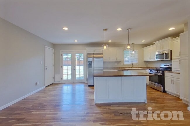 Building Photo - 4615 El Camino Dr