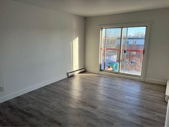 Building Photo - 15 Rue de Boucherville