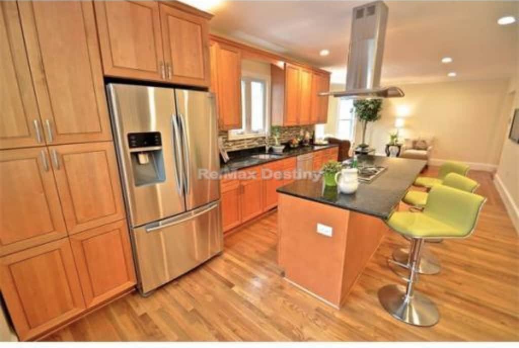 Primary Photo - 201 College Ave