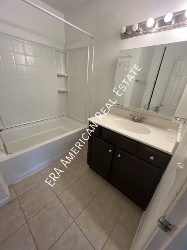 Building Photo - A must see 3bed/2bath!