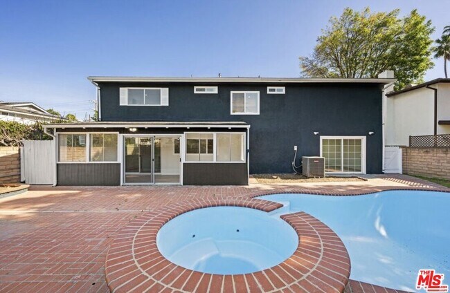 Foto del edificio - 6257 Lindley Ave